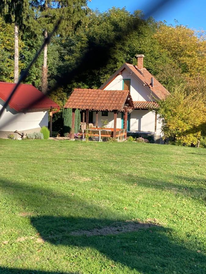 Holiday Home Tunnel Ravne Visoko Eksteriør billede