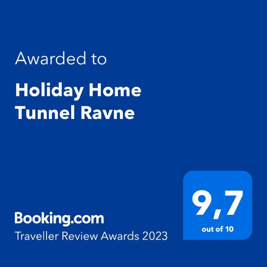 Holiday Home Tunnel Ravne Visoko Eksteriør billede