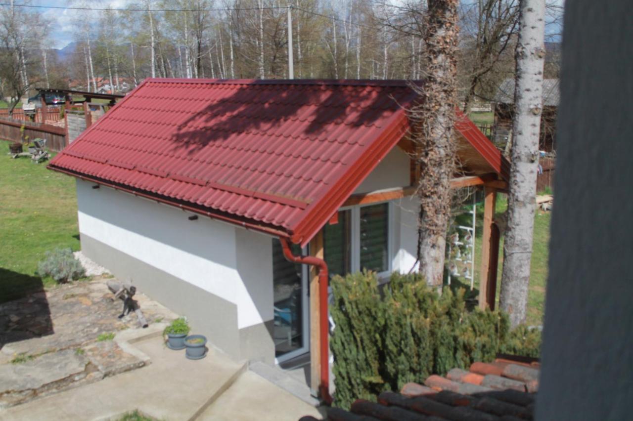 Holiday Home Tunnel Ravne Visoko Eksteriør billede
